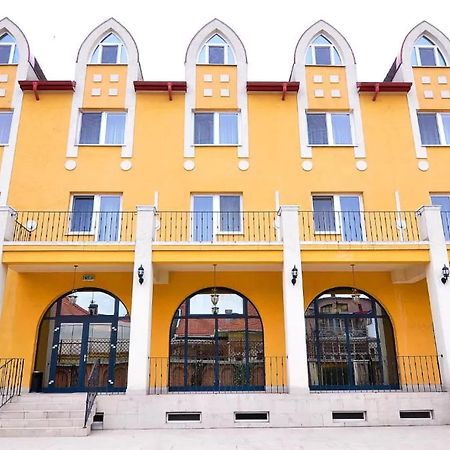 Hotel Maxim Орадя Экстерьер фото