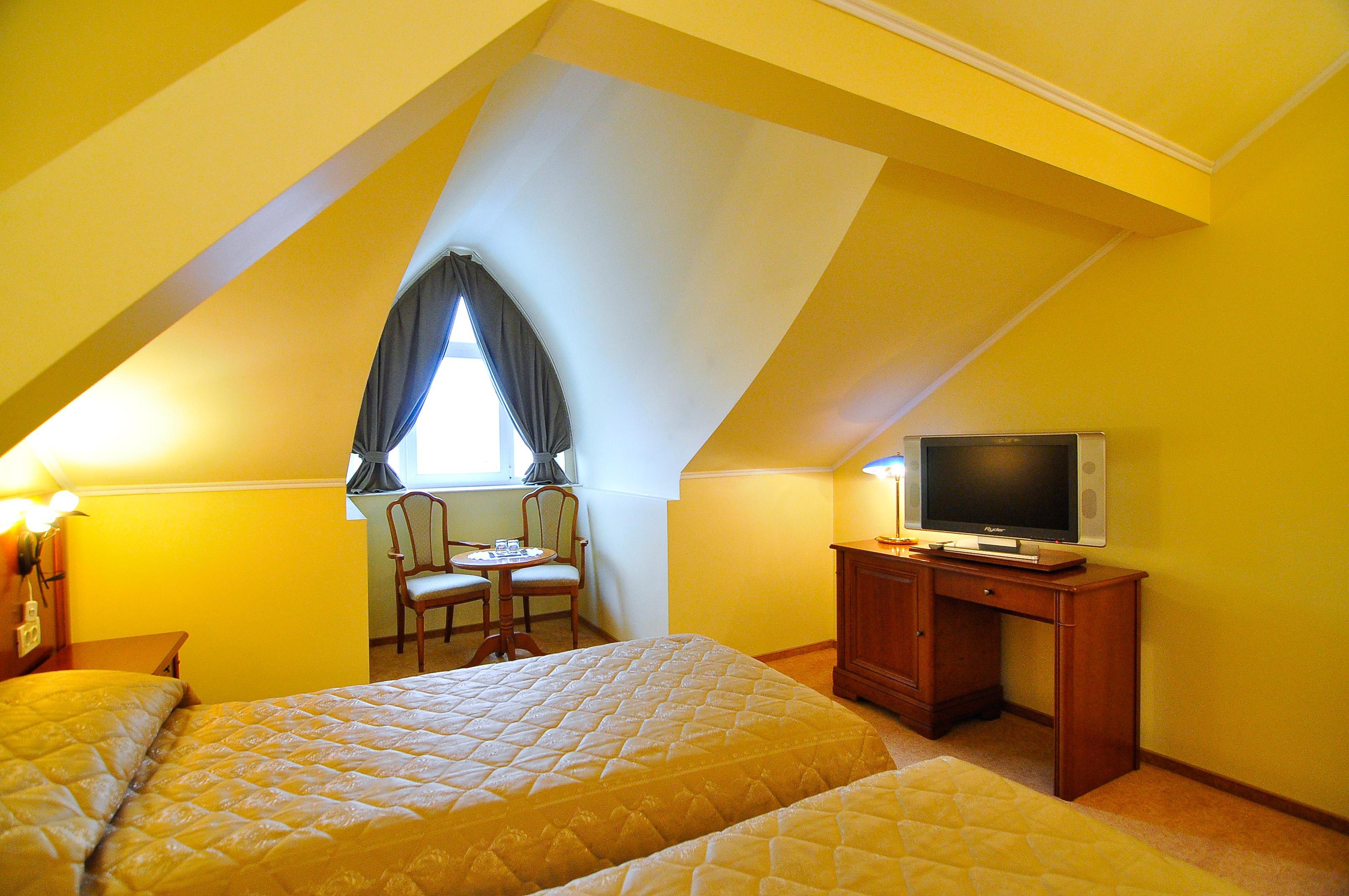 Hotel Maxim Орадя Экстерьер фото