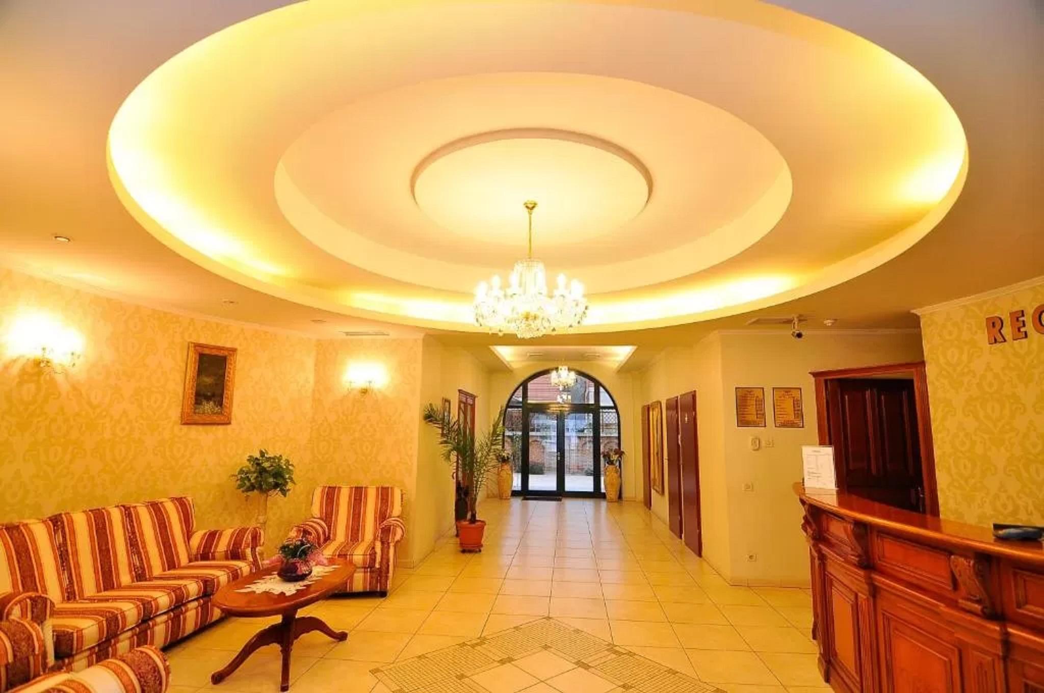 Hotel Maxim Орадя Экстерьер фото