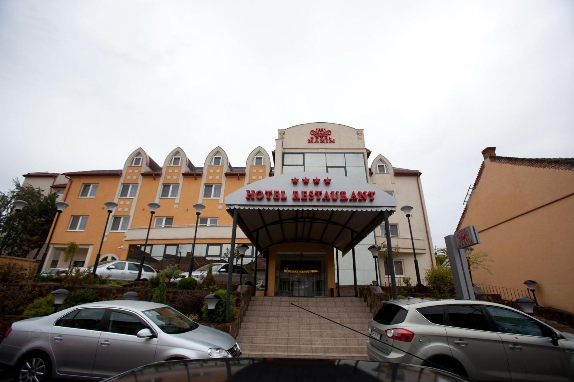 Hotel Maxim Орадя Экстерьер фото